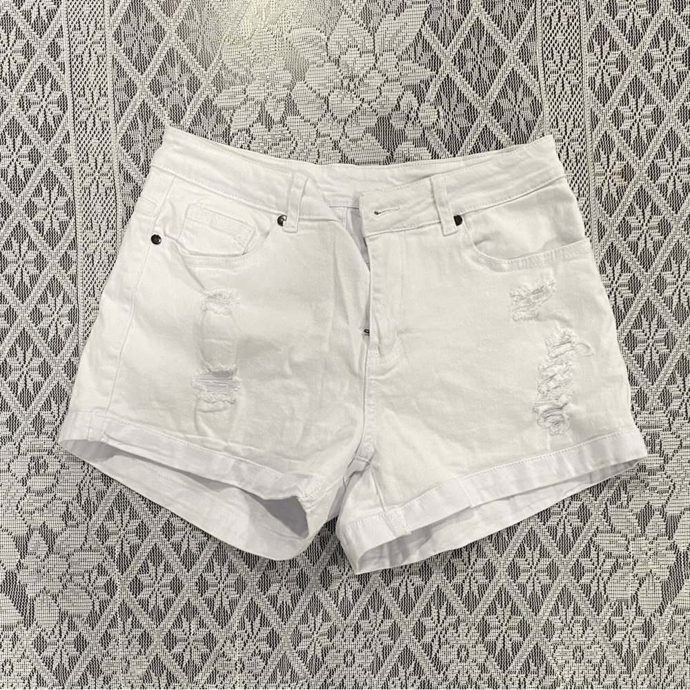 White Jean Shorts with Cuffed Hem and Textured Fabric